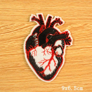 Écusson brodé crâne et cœur style moto biker - vue 23