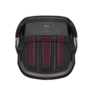 Feu arrière LED à lentille fumée monté sur une Harley-Davidson Dyna - vue 7