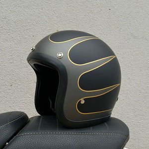 Casque moto rétro compact noir style japonais - vue de trois quarts - vue 11