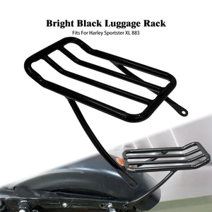 Porte-bagages noir monté à l'arrière d'une Harley-Davidson Sportster - vue 1