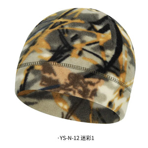 Cagoule polaire camouflage pour l'hiver, portée sous un casque moto - vue 10