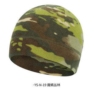 Cagoule polaire camouflage pour l'hiver, portée sous un casque moto - vue 14