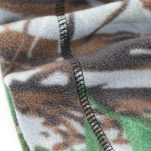 Cagoule polaire camouflage pour l'hiver, portée sous un casque moto - vue 4