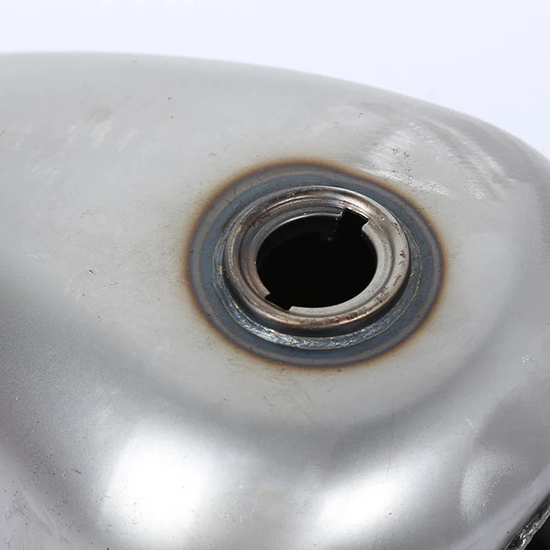 Réservoir d'essence compact au design rétro pour moto bobber custom - vue 3