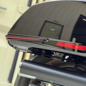 Feux LED de sacoches arrière « Tracer », rouge/fumé - Harley-Davidson Softail Low Rider ST 2022-2024 – photo 1/6