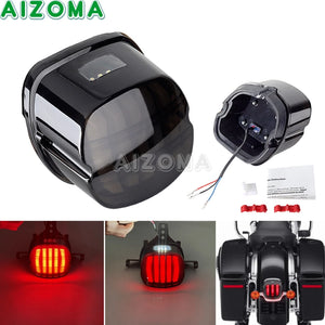 Feu arrière LED noir avec cache fumé sur une Harley-Davidson Touring - vue 1