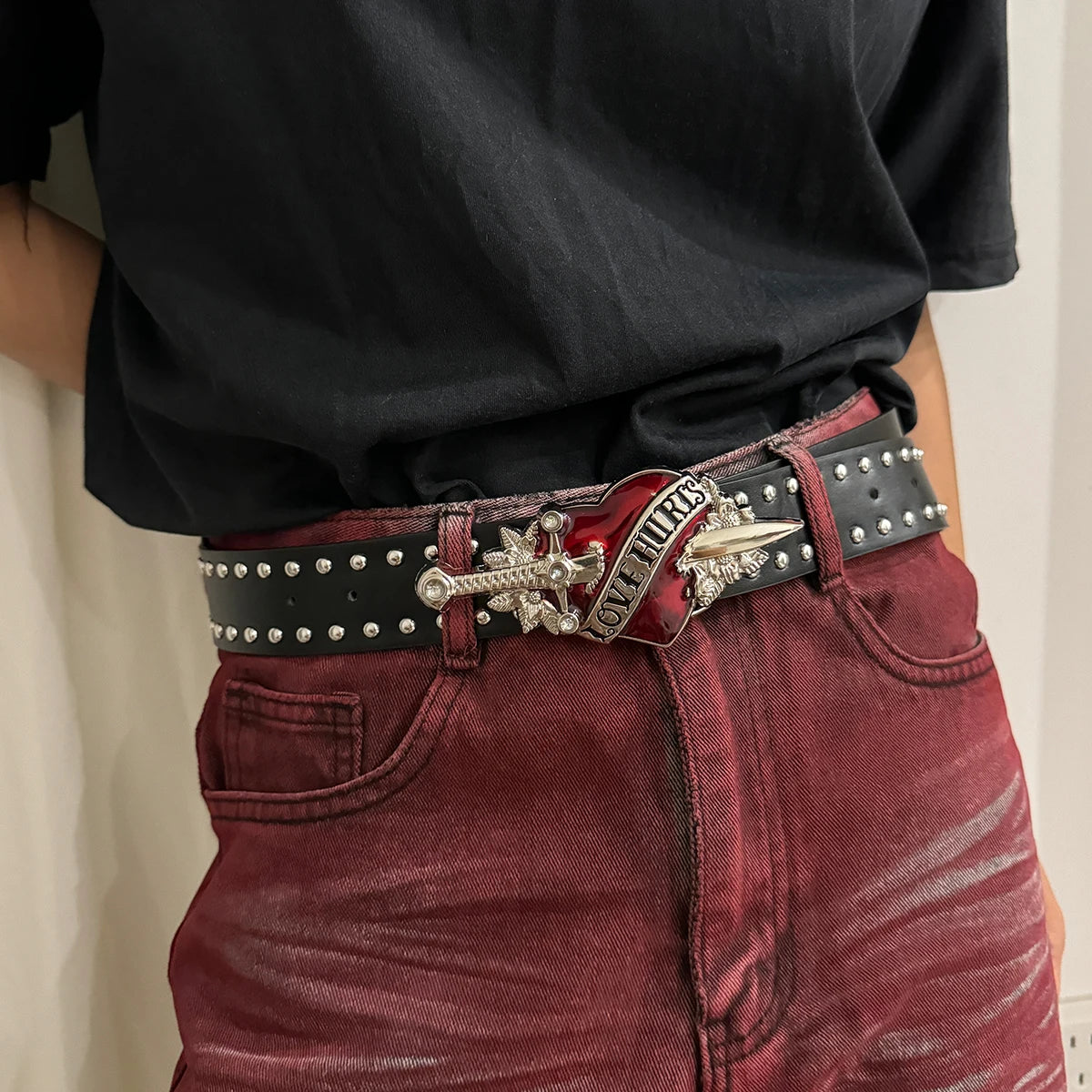 Ceinture jean boucle épée et cœur rouge style goth - vue 2