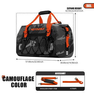Sac de queue étanche moto noir au format roulé, fixé à l'arrière de la selle - vue 8