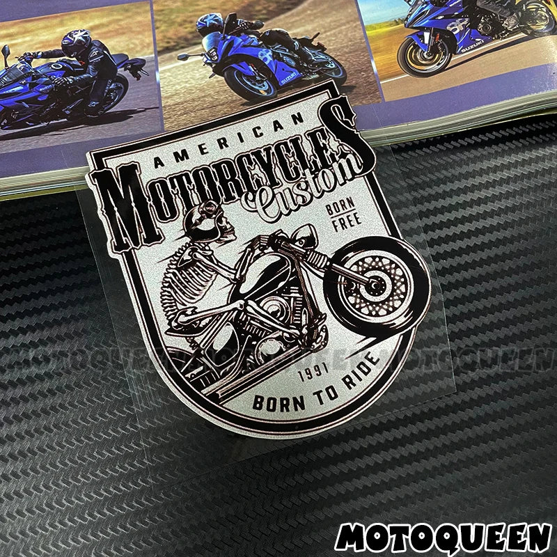 Autocollant vintage tête de mort sur réservoir de moto - vue 2