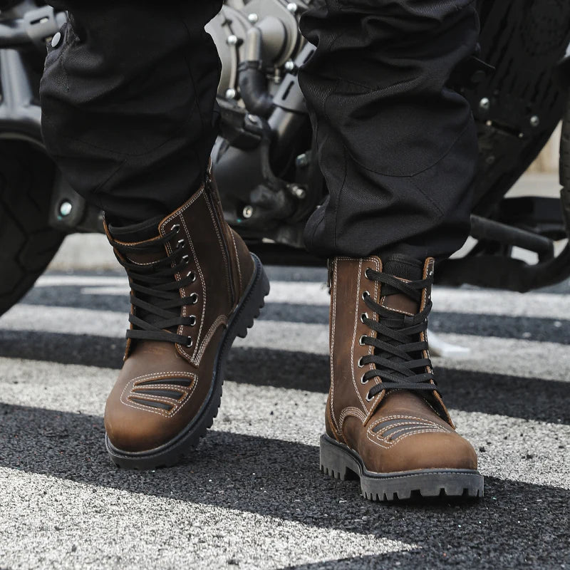 Boots moto homme en cuir - vue de profil