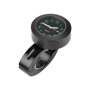 Petite horloge noire fixée sur le guidon d'une moto - vue 7