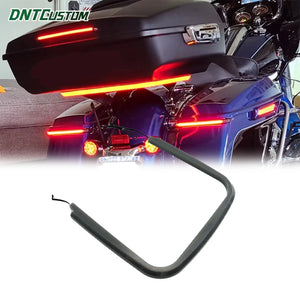 Feu arrière LED fumé sur un top case Tour-Pak de Harley-Davidson - vue 1