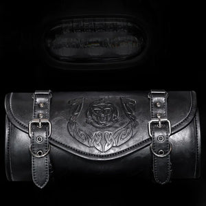 Sacoche de fourche noire en simili cuir fixée sur le guidon d'une moto - vue 4