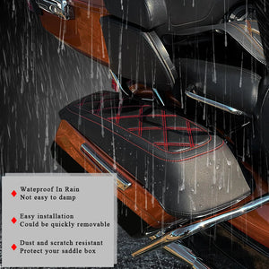 Housse de protection noire installée sur le couvercle d'une sacoche rigide Harley - vue 5