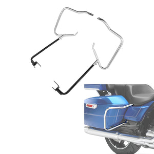 Barre de protection noire à l'avant des sacoches d'une Harley-Davidson CVO Road Glide - vue 4