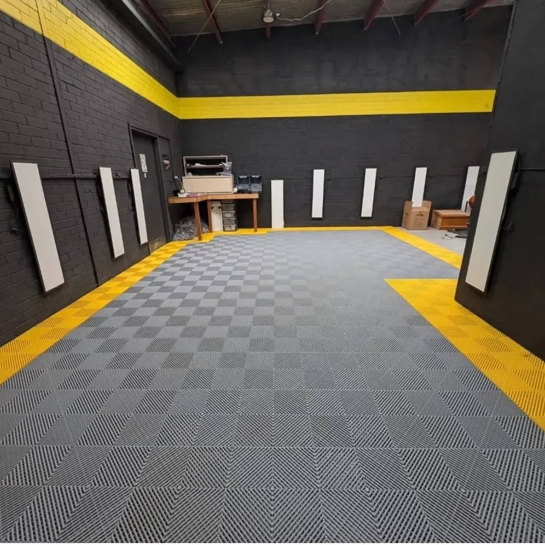 Dalles de sol modulaires antidérapantes pour garage et atelier – photo 2/17