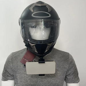 Support de menton noir collé sur un casque de moto - vue 6