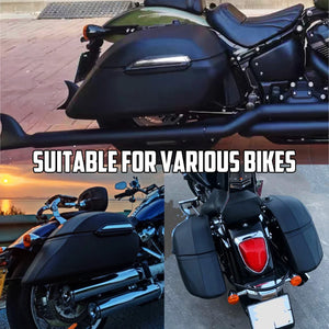 Paire de sacoches rigides noires fixées à l'arrière d'une moto classique - vue 4