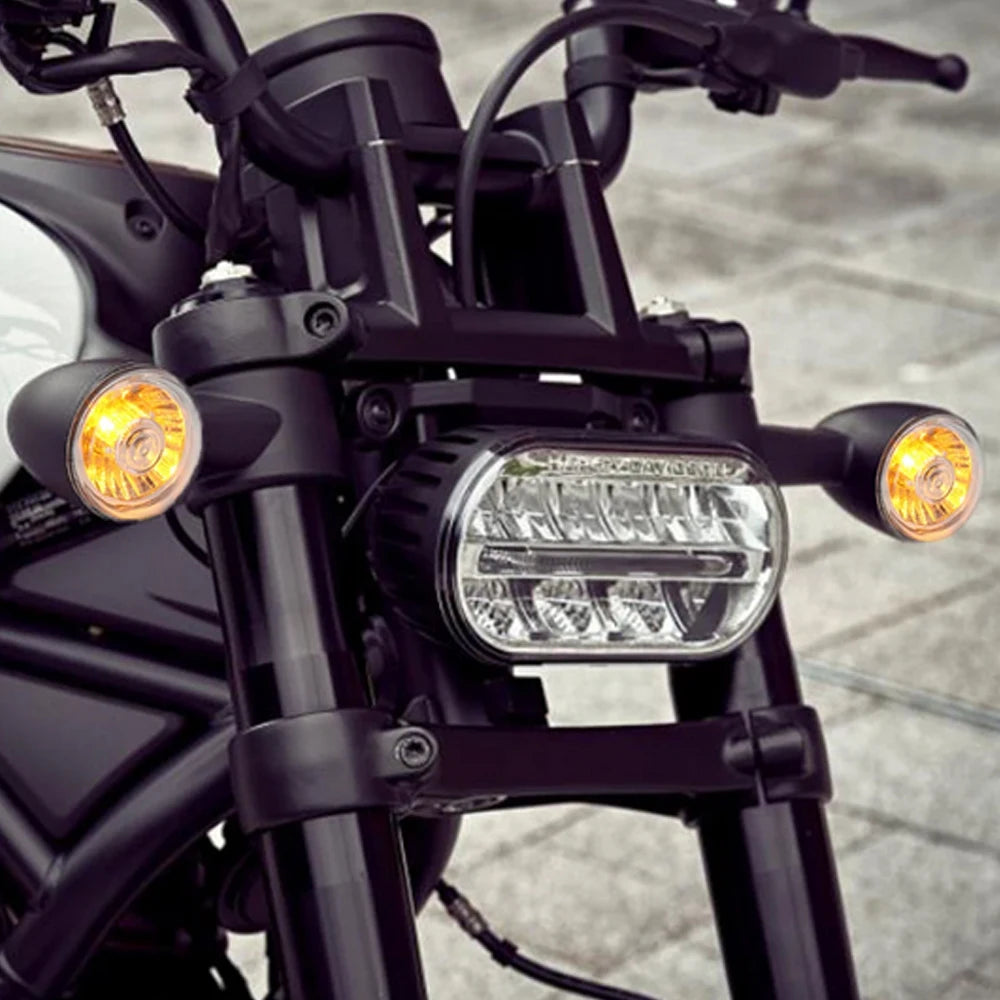 Clignotant LED bullet noir monté sur une Harley-Davidson Sportster S - vue 2
