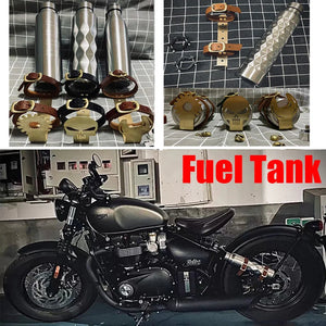 Bidon d'essence en inox fixé sur une moto de style café racer - vue 1