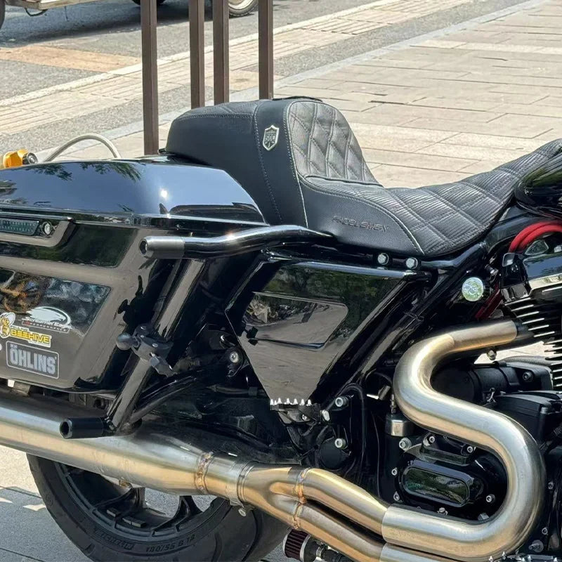 Caches triangulaires de batterie pour Harley Touring - vue 2