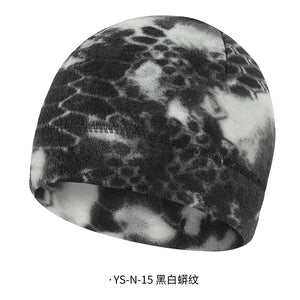 Cagoule polaire camouflage pour l'hiver, portée sous un casque moto - vue 15