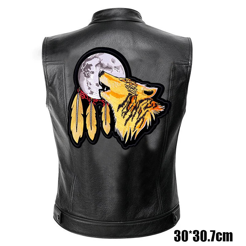 Grand écusson brodé motif biker sur blouson en cuir - vue de face - vue 2
