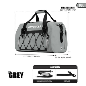 Sac de queue étanche moto noir au format roulé, fixé à l'arrière de la selle - vue 12