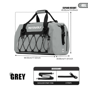 Sac de queue étanche moto noir au format roulé, fixé à l'arrière de la selle - vue 13