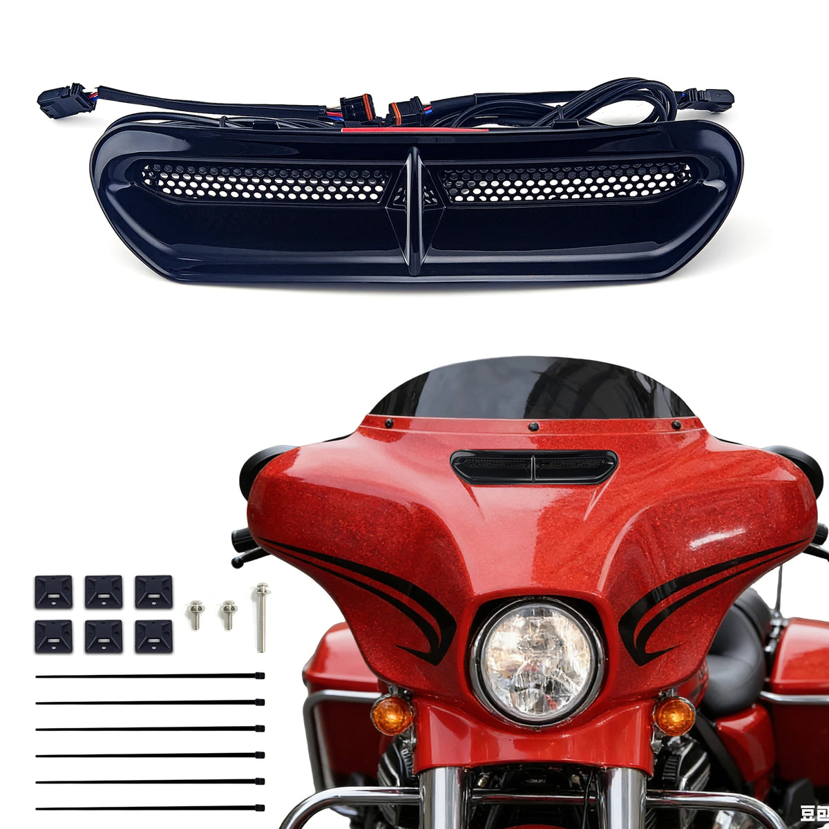 Insert lumineux LED noir intégré à la grille de ventilation d'une Harley-Davidson Street Glide - vue 2