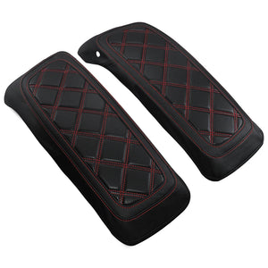 Housse de protection noire installée sur le couvercle d'une sacoche rigide Harley - vue 4