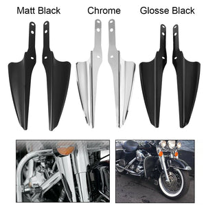 Déflecteurs de vent chromés montés sur la fourche d'une Harley-Davidson - vue 1