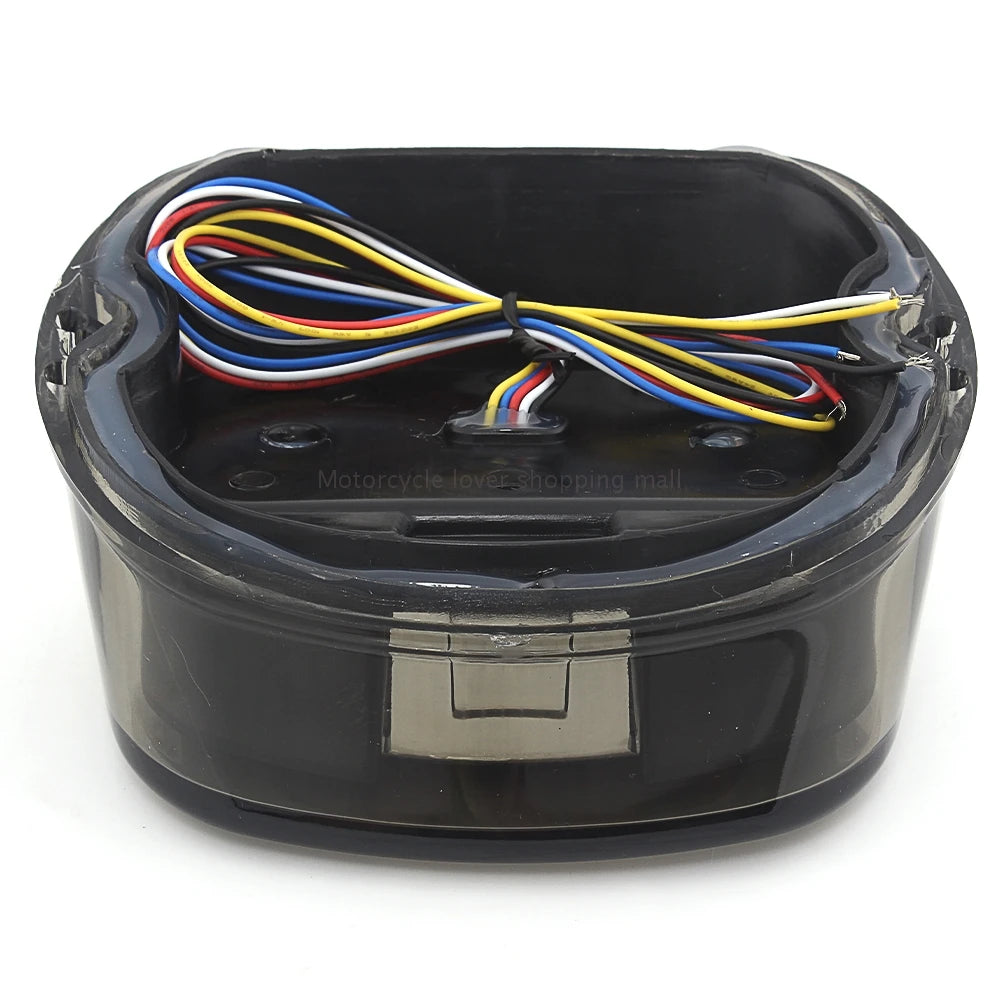 Feu arrière LED fumé avec clignotants intégrés pour Harley Softail Dyna Touring - vue 5