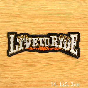 Écusson brodé crâne et cœur style moto biker - vue 3