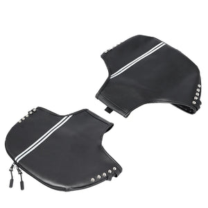 Paire de protège-jambes en cuir noir montés sur le pare-jambes d'une Harley-Davidson - vue 6