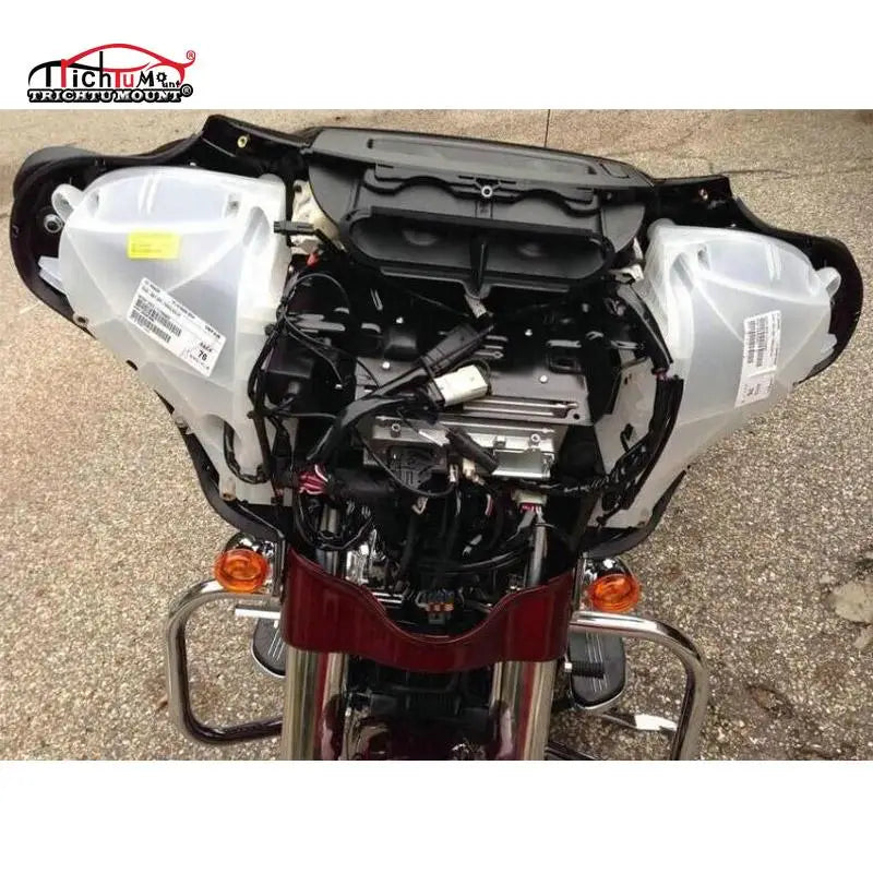 Caches intérieurs blancs pour haut-parleurs de carénage Harley Touring 2014 et plus - vue 1