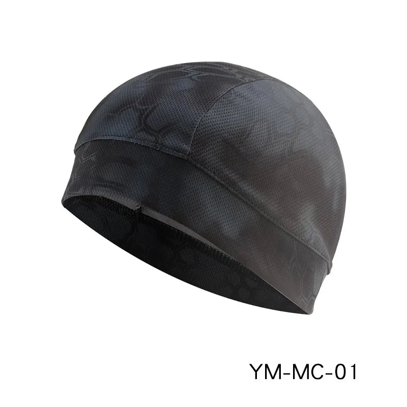 Bonnet fin coupe-vent porté sous un casque de moto - vue 7