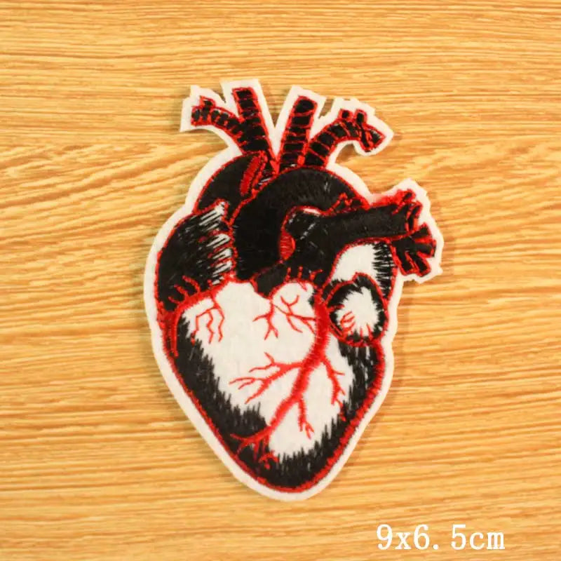 Écusson brodé crâne et cœur style moto biker - vue 23