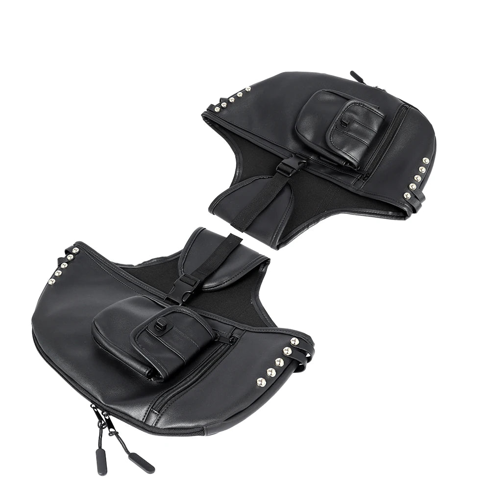 Paire de protège-jambes en cuir noir montés sur le pare-jambes d'une Harley-Davidson - vue 4