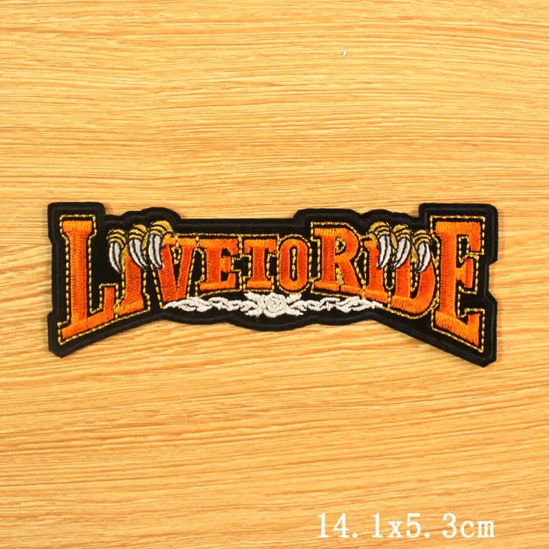 Écusson brodé crâne et cœur style moto biker - vue 30