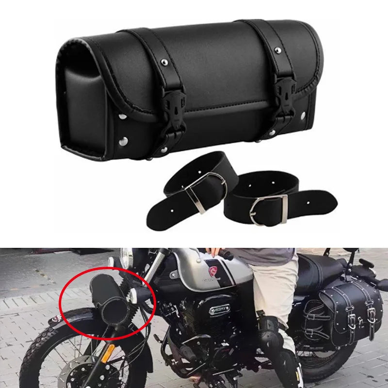 Sacoche moto en cuir noir à clous chromés fixée sur le côté d'une Harley-Davidson - vue 7