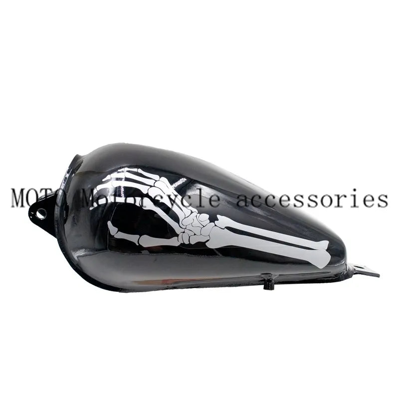 Autocollant main squelette sur réservoir de Harley - vue 3