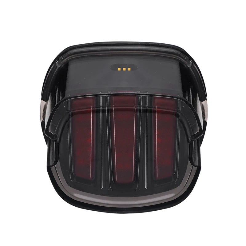 Feu arrière LED à lentille fumée monté sur une Harley-Davidson Dyna - vue 7