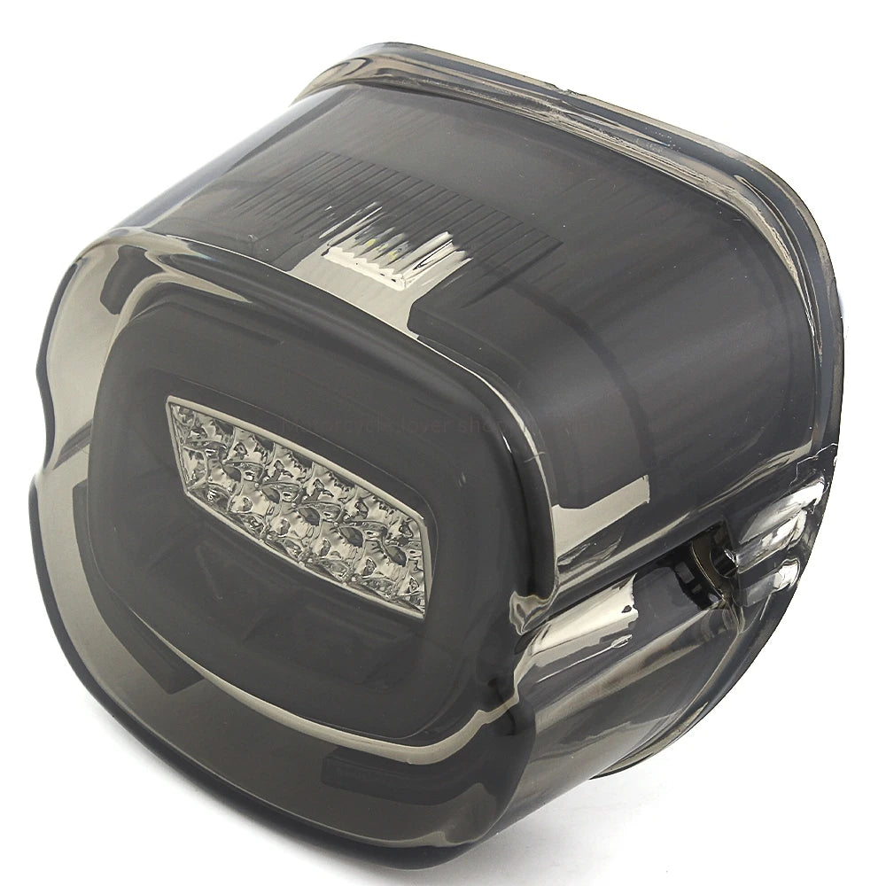 Feu arrière LED fumé avec clignotants intégrés pour Harley Softail Dyna Touring - vue 3