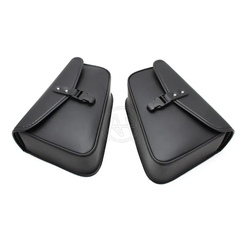 Sacoche latérale à outils en cuir noir fixée sur une Harley-Davidson Sportster - vue 6
