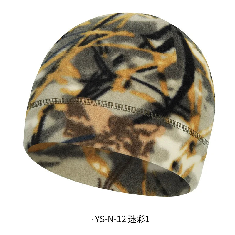Cagoule polaire camouflage pour l'hiver, portée sous un casque moto - vue 10