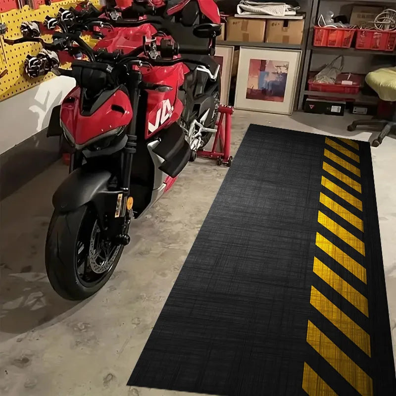 Tapis de présentation moto antidérapant - garage, couloir, chambre – photo 1/6