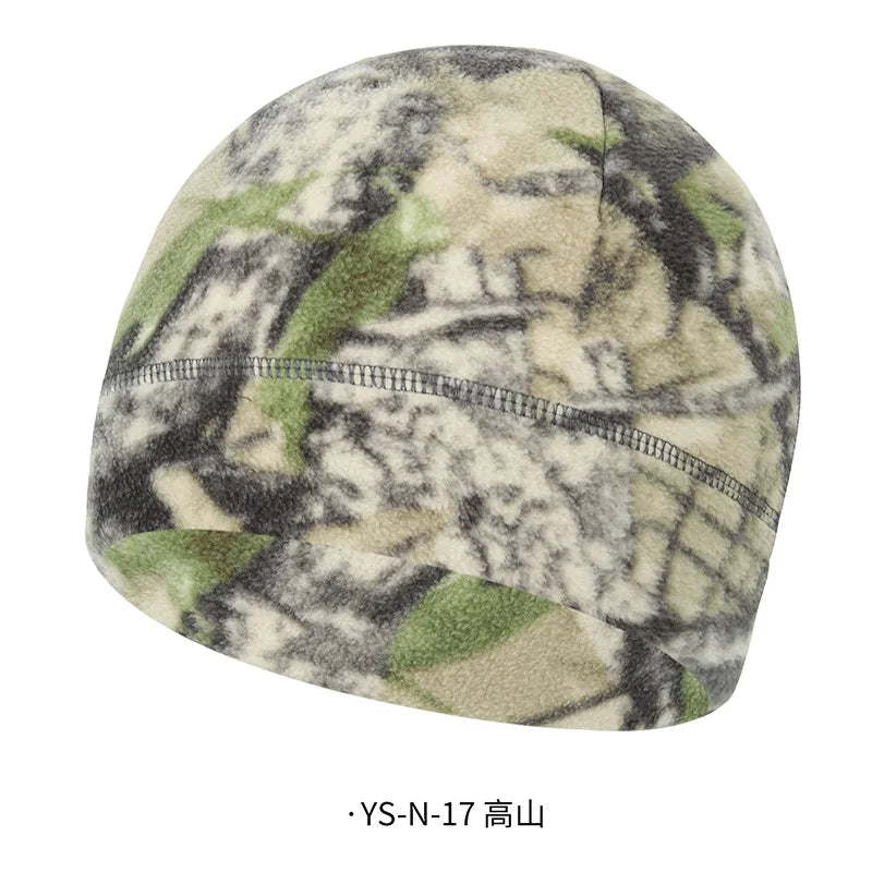 Cagoule polaire camouflage pour l'hiver, portée sous un casque moto - vue 9