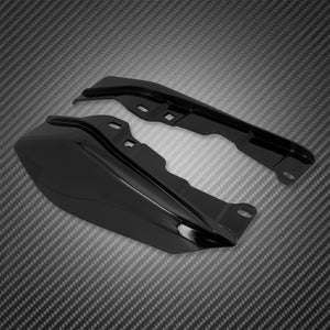 Déflecteur d'air noir mi-cadre monté sous la selle d'une Harley-Davidson Touring - vue 3