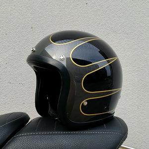 Casque moto rétro compact noir style japonais - vue de trois quarts - vue 1